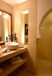 Riad Pourpre contacts